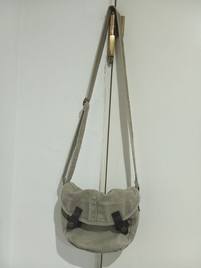 Bolso de lona beige y marrón