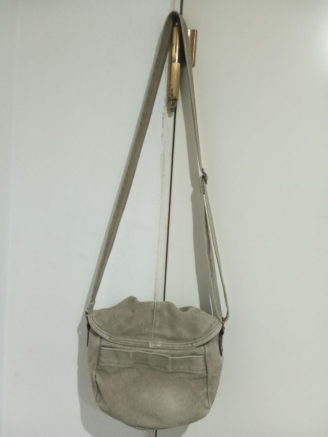 Bolso de lona beige y marrón