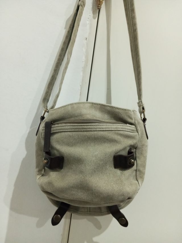 Bolso de lona beige y marrón
