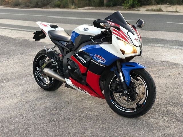 Honda CBR 1000 RR Moto de Carreras