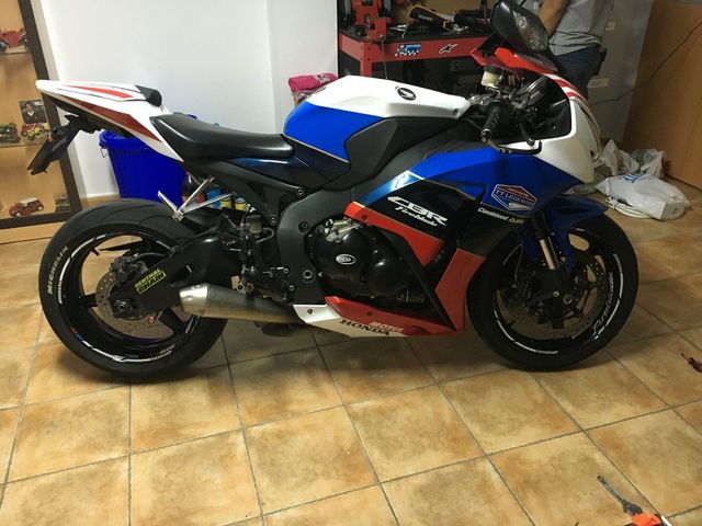Honda CBR 1000 RR Moto de Carreras