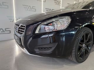 Volvo V60 2.4 D5 Momentum Auto