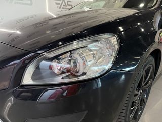 Volvo V60 2.4 D5 Momentum Auto