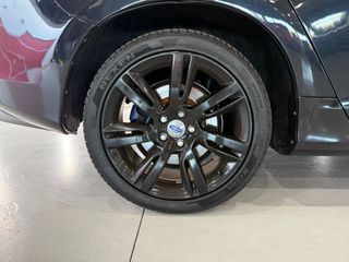 Volvo V60 2.4 D5 Momentum Auto