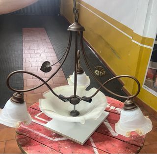 Lámpara de techo de metal y cristal