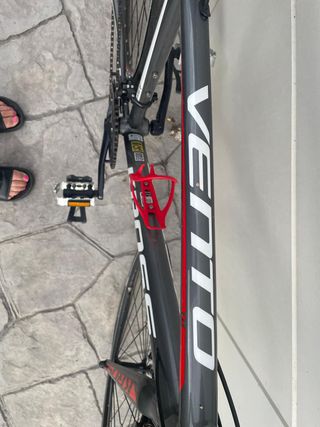 Bicicleta de carretera Kross Vento gris/rojo