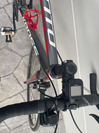 Bicicleta de carretera Kross Vento gris/rojo
