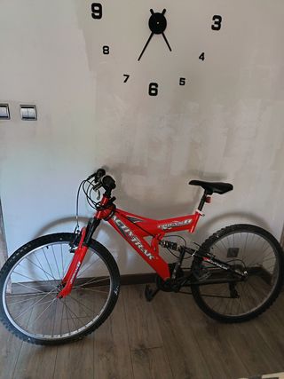 Bicicleta de montaña roja
