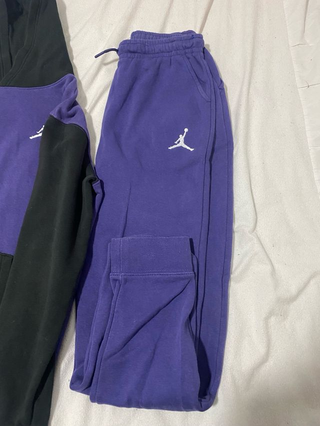 Conjunto Jordan Niño morado y negro  Talla 13-15