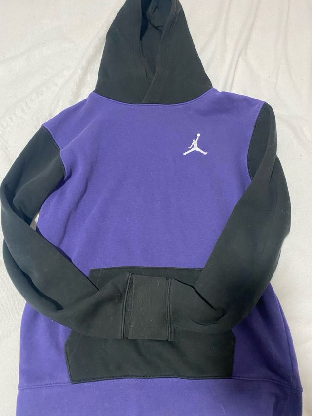 Conjunto Jordan Niño morado y negro  Talla 13-15