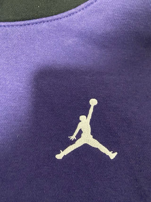 Conjunto Jordan Niño morado y negro  Talla 13-15