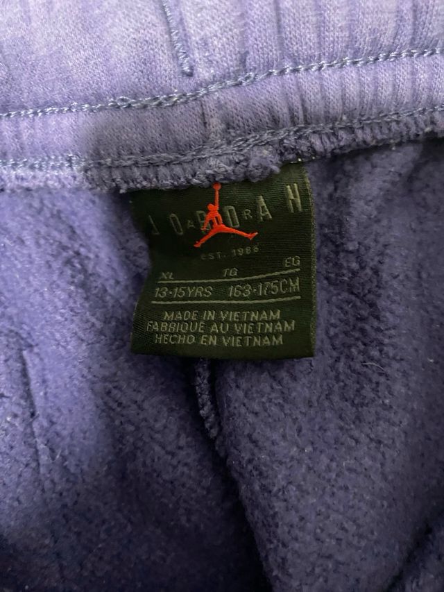 Conjunto Jordan Niño morado y negro  Talla 13-15