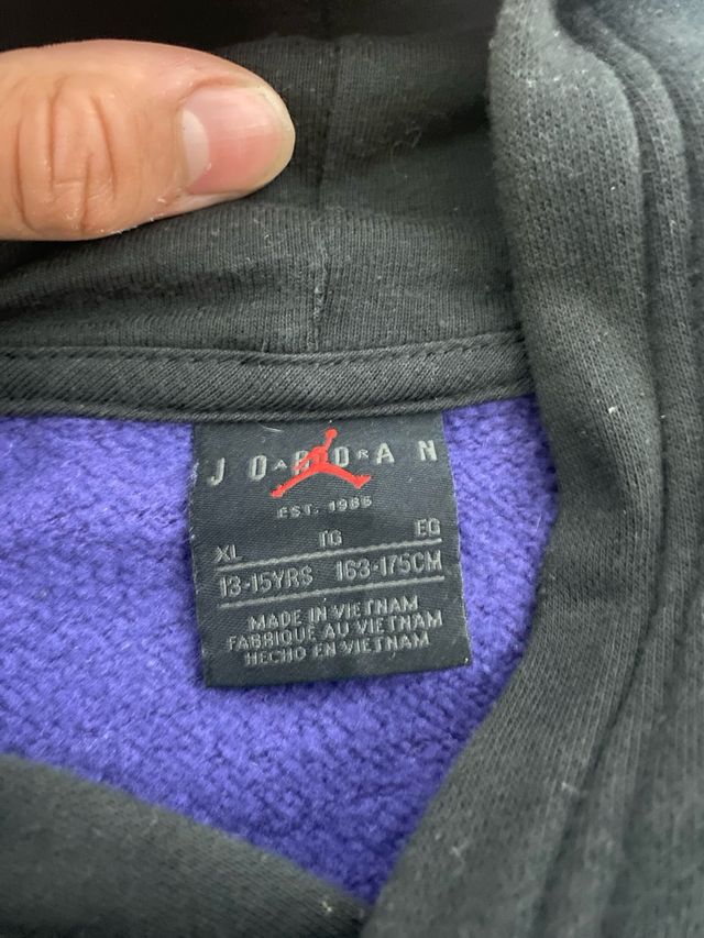 Conjunto Jordan Niño morado y negro  Talla 13-15