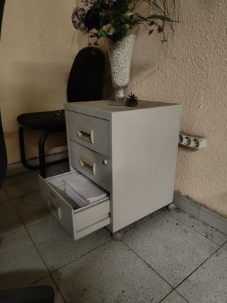 Cajonera triple color gris claro con ruedas