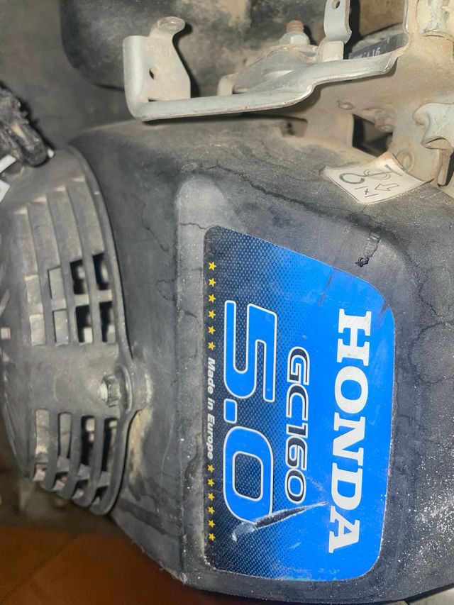Motor Honda GC160 5.0 HP
para harar la tierra 