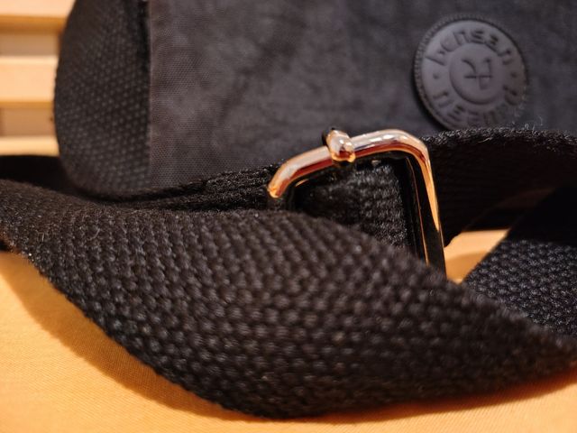 Bolso bandolera color negro marca Bensan