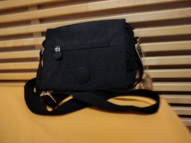 Bolso bandolera color negro marca Bensan