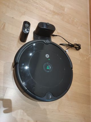 Aspirador Roomba con base de carga
