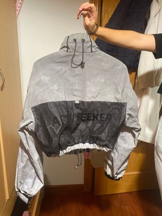 Chaqueta corta reflectante Bershka