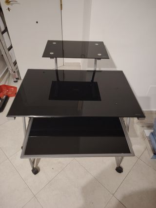 Escritorio de cristal negro con bandeja