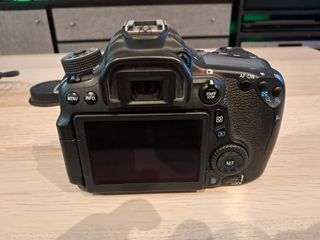 Canon EOS 70D + Lente 18-135mm STM + Accesorios