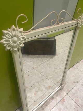 Mesita de forja y espejo