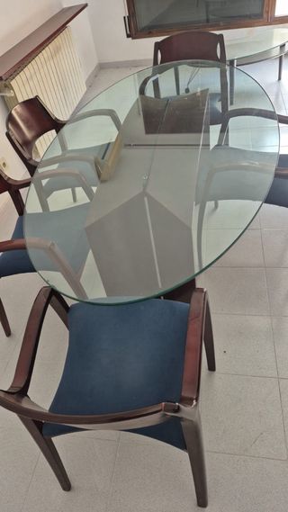 Mesa de comedor de cristal y madera