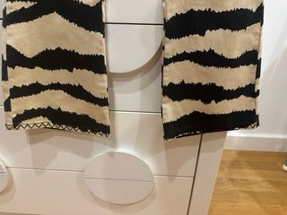 Pantalón tobillero acampanado estampado