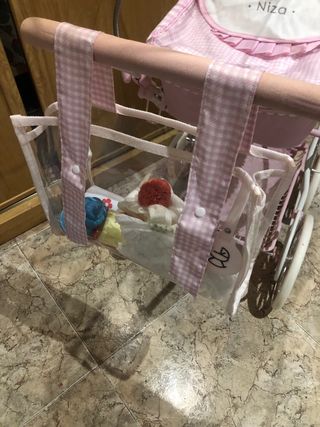 Carro de juguete rosa
