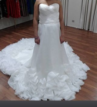 Vestido de Novia Blanco con Cola
