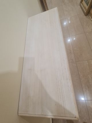 Consola de madera beige y blanca
