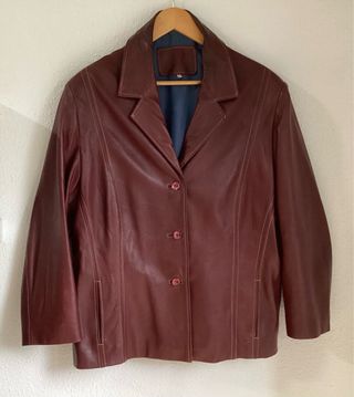 Chaqueta de piel bovina color burdeos