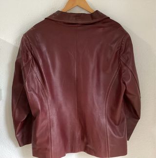 Chaqueta de piel bovina color burdeos