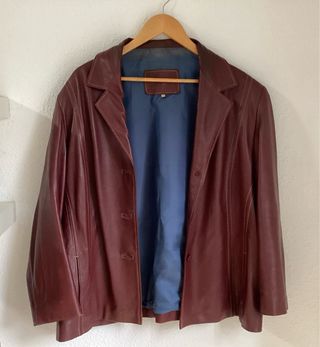 Chaqueta de piel bovina color burdeos