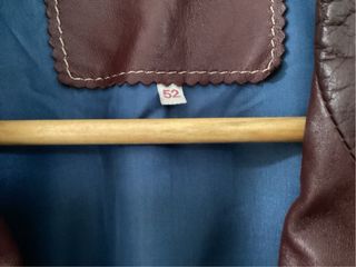 Chaqueta de piel bovina color burdeos