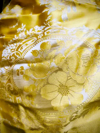 Traje de huertana de seda con zapatos 