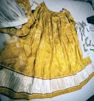 Traje de huertana de seda con zapatos 