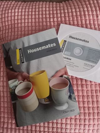 Housemates Dominoes: One libro en inglés