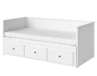 Cama expansible blanca con cajones