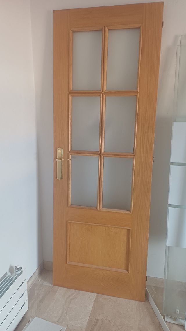 Puerta madera vidrio cristal opacos