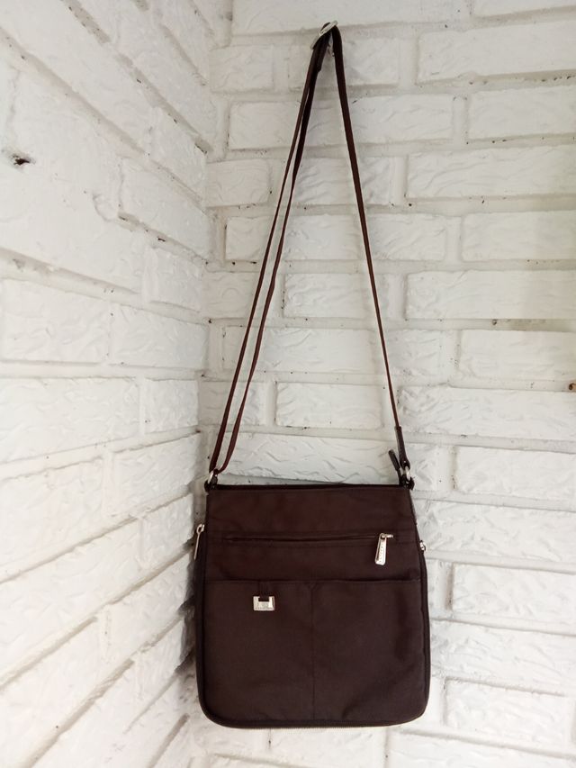 Bolso bandolera marrón multibolsillos