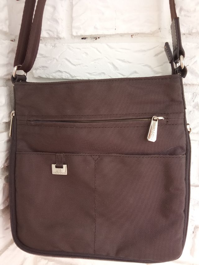 Bolso bandolera marrón multibolsillos