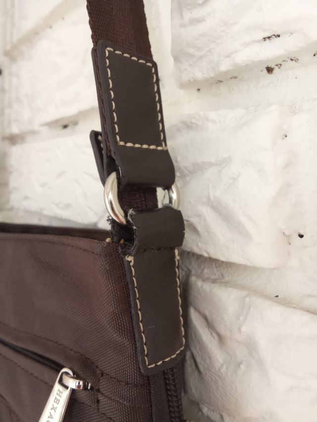 Bolso bandolera marrón multibolsillos