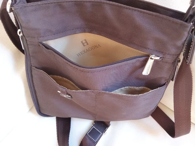 Bolso bandolera marrón multibolsillos