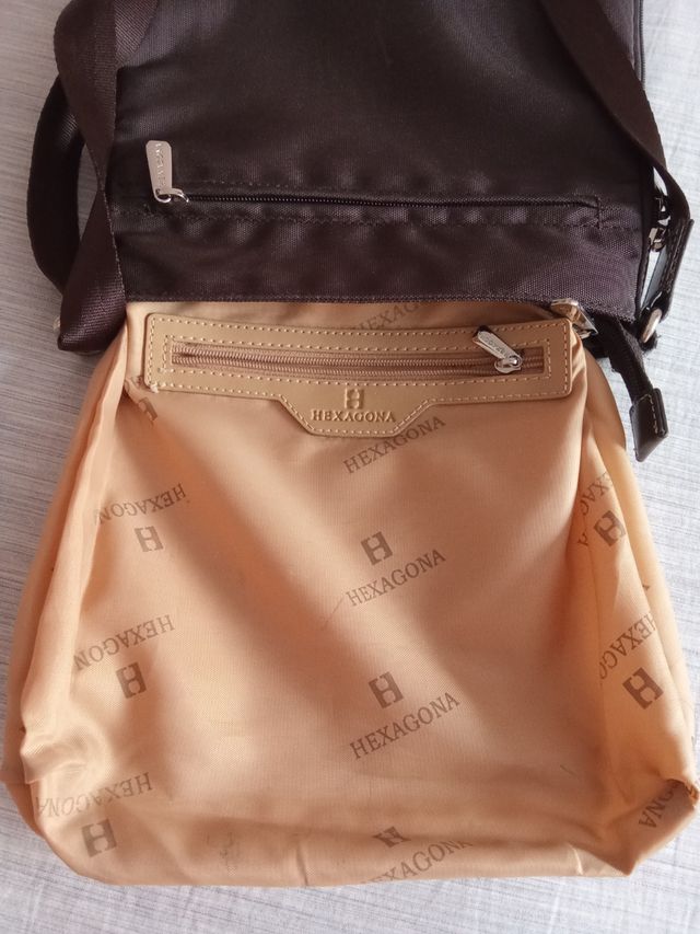 Bolso bandolera marrón multibolsillos