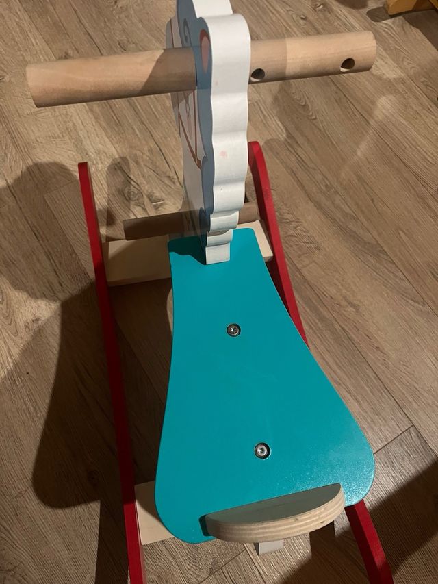 Caballo balancín de madera infantil