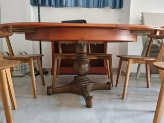 Mesa extensible redonda + vitrina madera