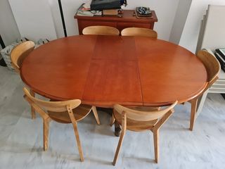 Mesa extensible redonda + vitrina madera