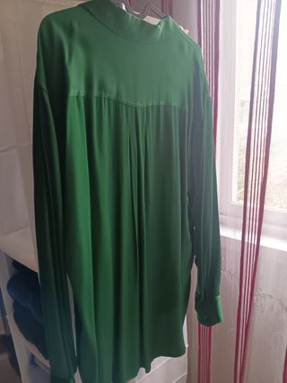 Camisa verde de manga larga
