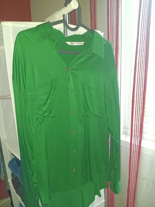 Camisa verde de manga larga